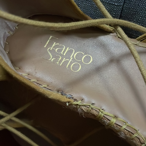 🌟‼️🤘🏽 4/$30 deal! Suede Yellow Flats - Picture 3 of 5